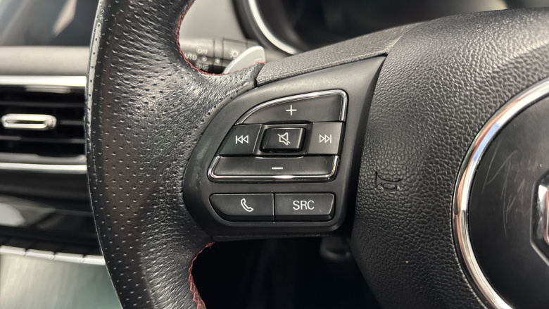 MG Hs 1.5 T-GDI Exclusive 5dr DCT Petrol Hatchback